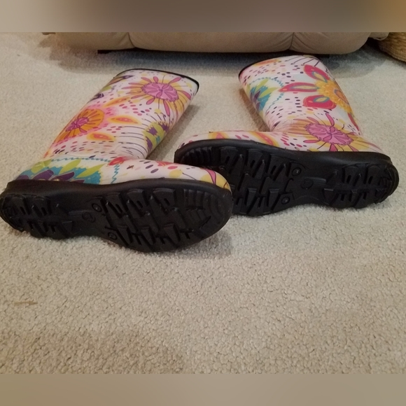 Kamik Rain Boots Tall Rubber Floral Print Water Proof Traction Sole Size 10 NWOT - Picture 5 of 15